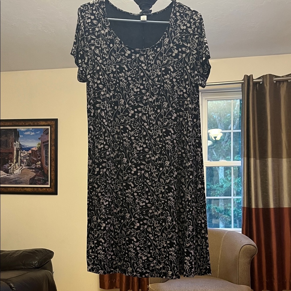 Old Navy Black and White Floral Dress